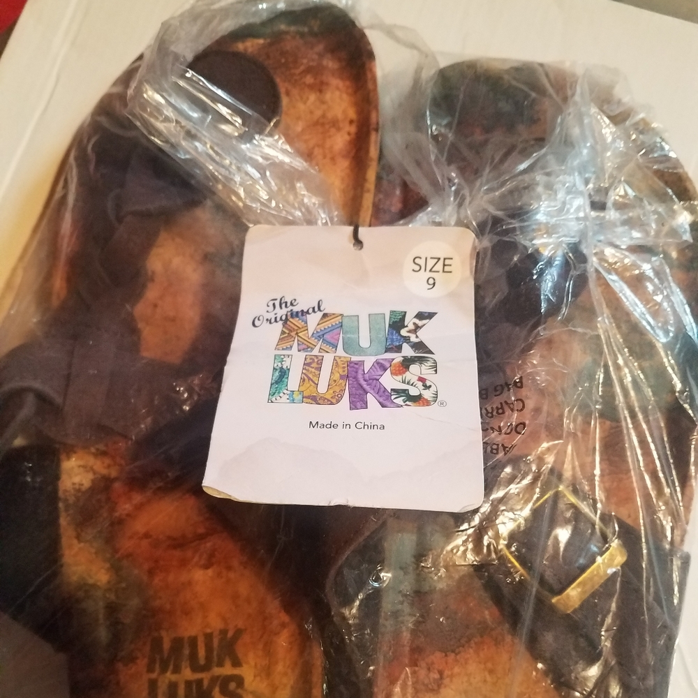 MUK LUKS SIZE 9 and Size 8
